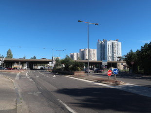  Vue de l'existant sur la route de Genas, au niveau du périphérique Laurent Bonnevay