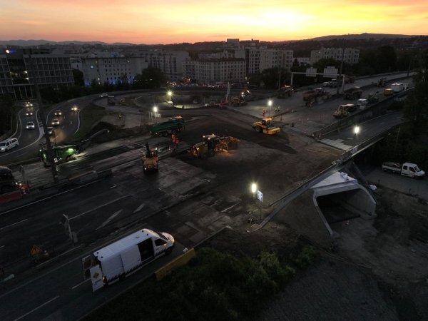  Les travaux sur l'ouvrage de franchissement du canal de Jonage (crédit : Jérôme Surroca / Média Pro)