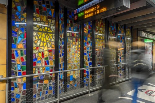 Œuvre dans la station Place Guichard (crédit : Blandine Soulage)