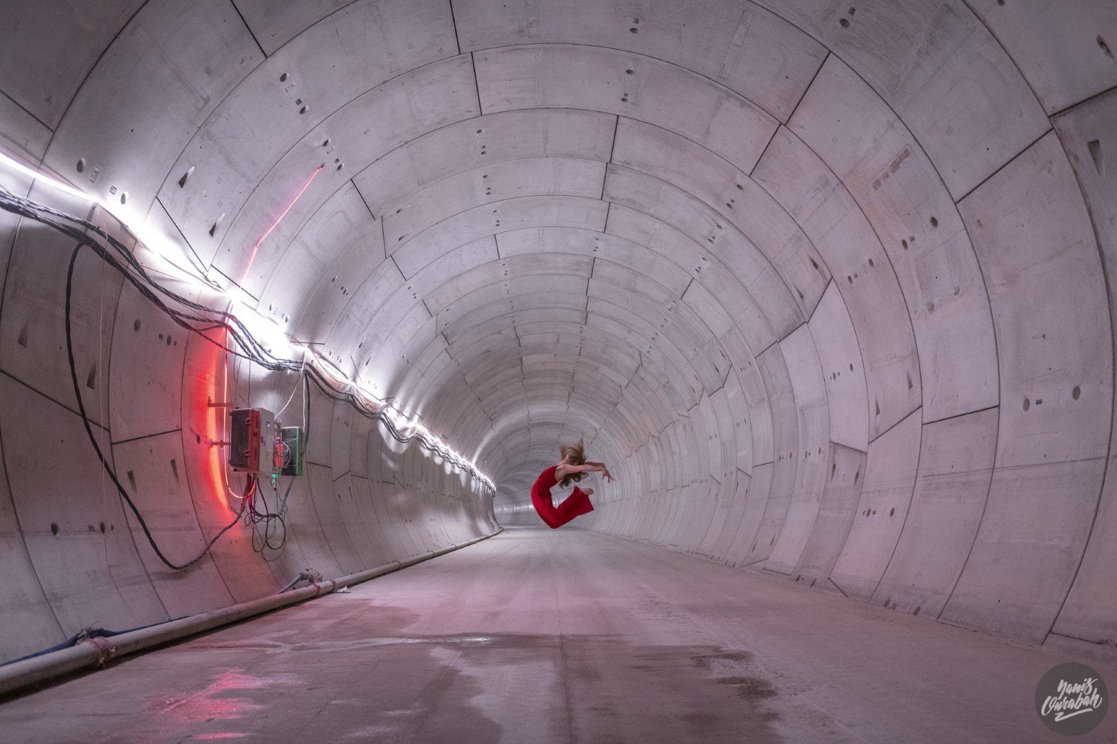Dance in Lyon – Danseuse dans le tunnel du métro B vers Saint-Genis-Laval