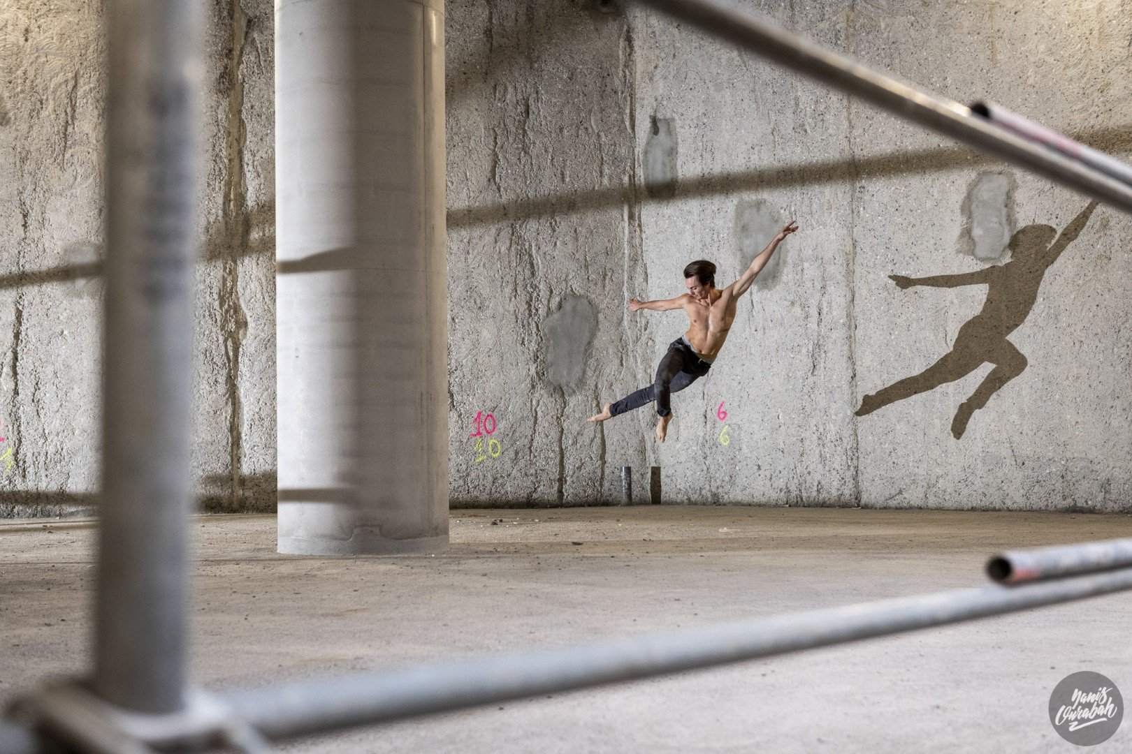 Dance in Lyon par Yanis Ourabah – Danseur à la station Oullins Centre en travaux, métro B