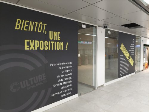 Exposition en cours d'installation