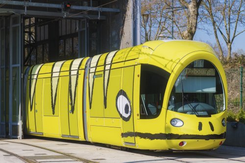Rame de tramway habillée par l'artiste Jean Jullien (crédit : Blandine Soulage)