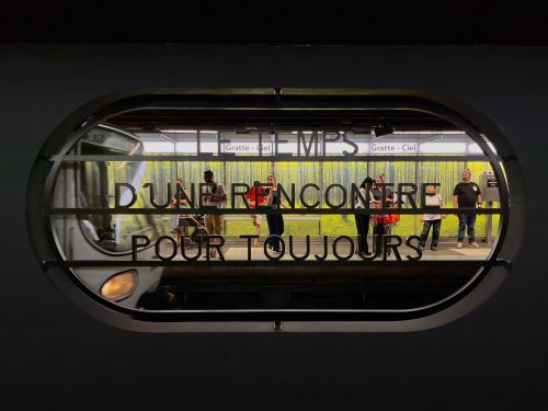 Œuvre dans la station Gratte-Ciel