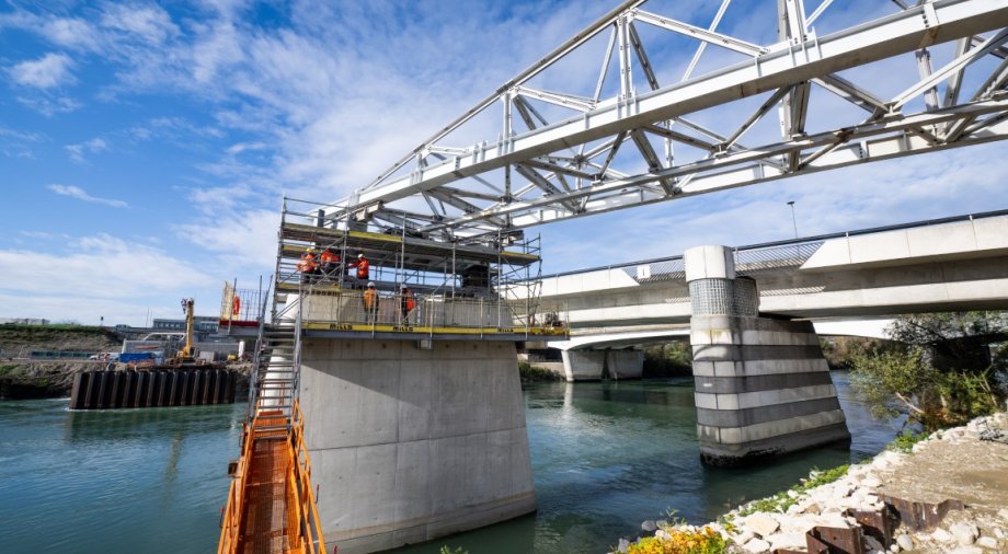 Le chantier de la ligne T9 se poursuit avec le lançage du pont