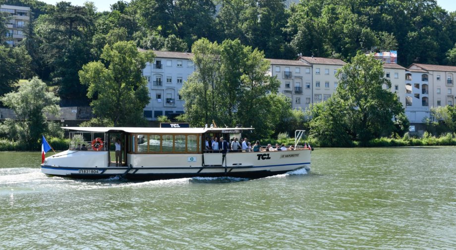 Navette fluviale du réseau TCL (crédit : Garisse Soudan - Alpaca Productions)