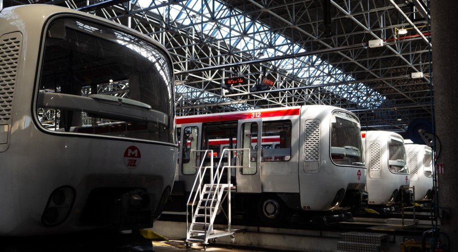 Rames du métro D dans les ateliers du Thioley à Vénissieux