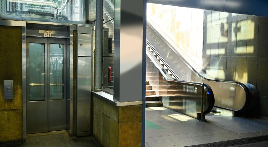 Ascenseur et escalier mécanique de la station Jean Macé (crédit : Éric Soudan - Alpaca Productions)
