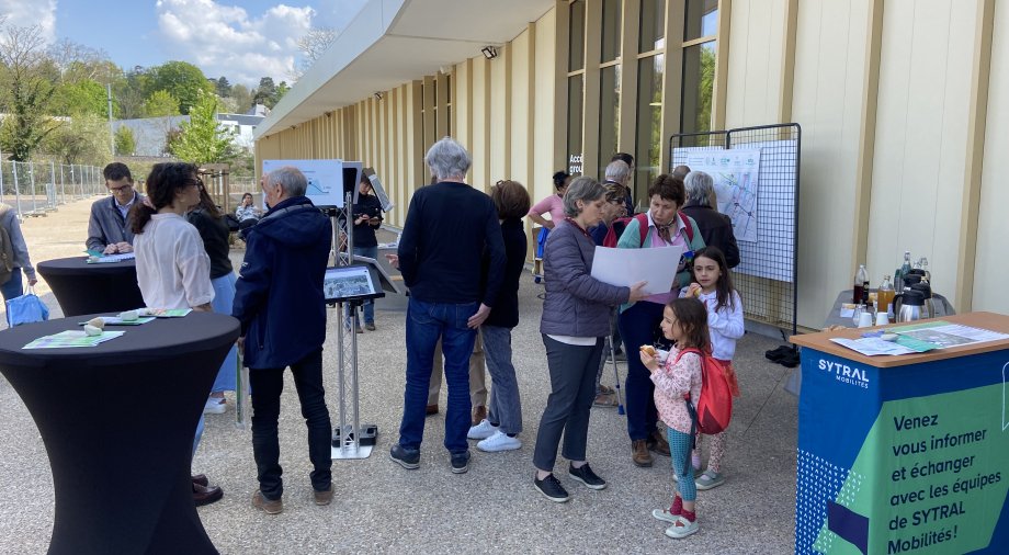 stand d'information à Alaï