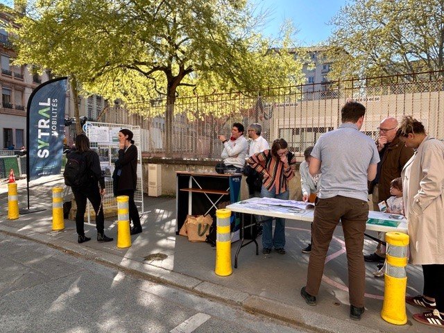 stand devant l'école Meynis