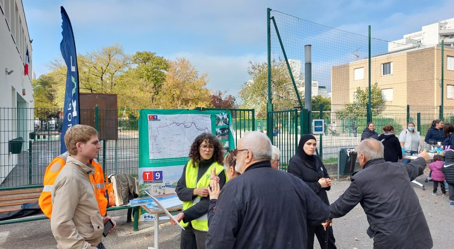 Stand d'info Makarenko