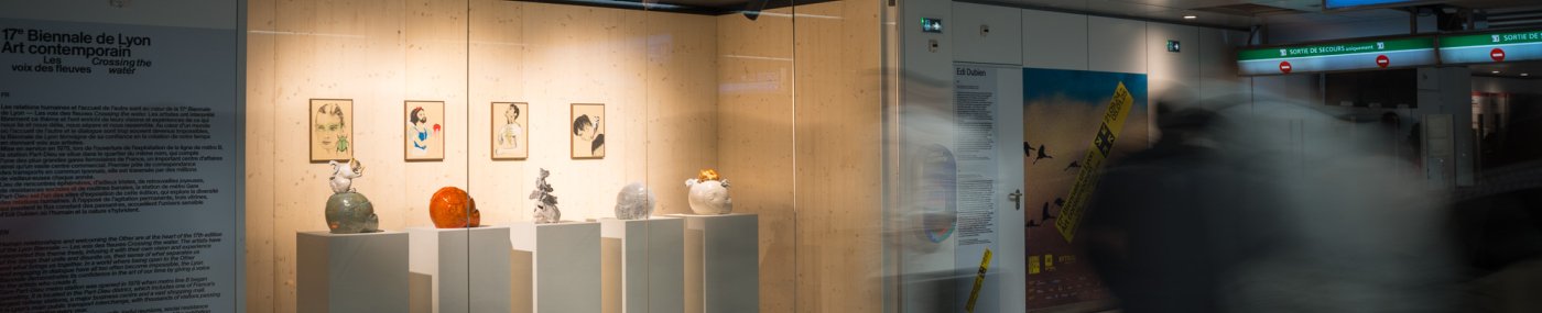 Vitrine d'exposition dans la station Part-Dieu